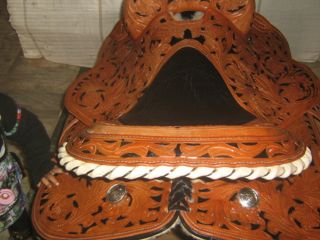 Luxury Western Saddle with Genuine Ostrich Leather Seat – Premium Handcrafted Horse Riding Saddle - Image 15