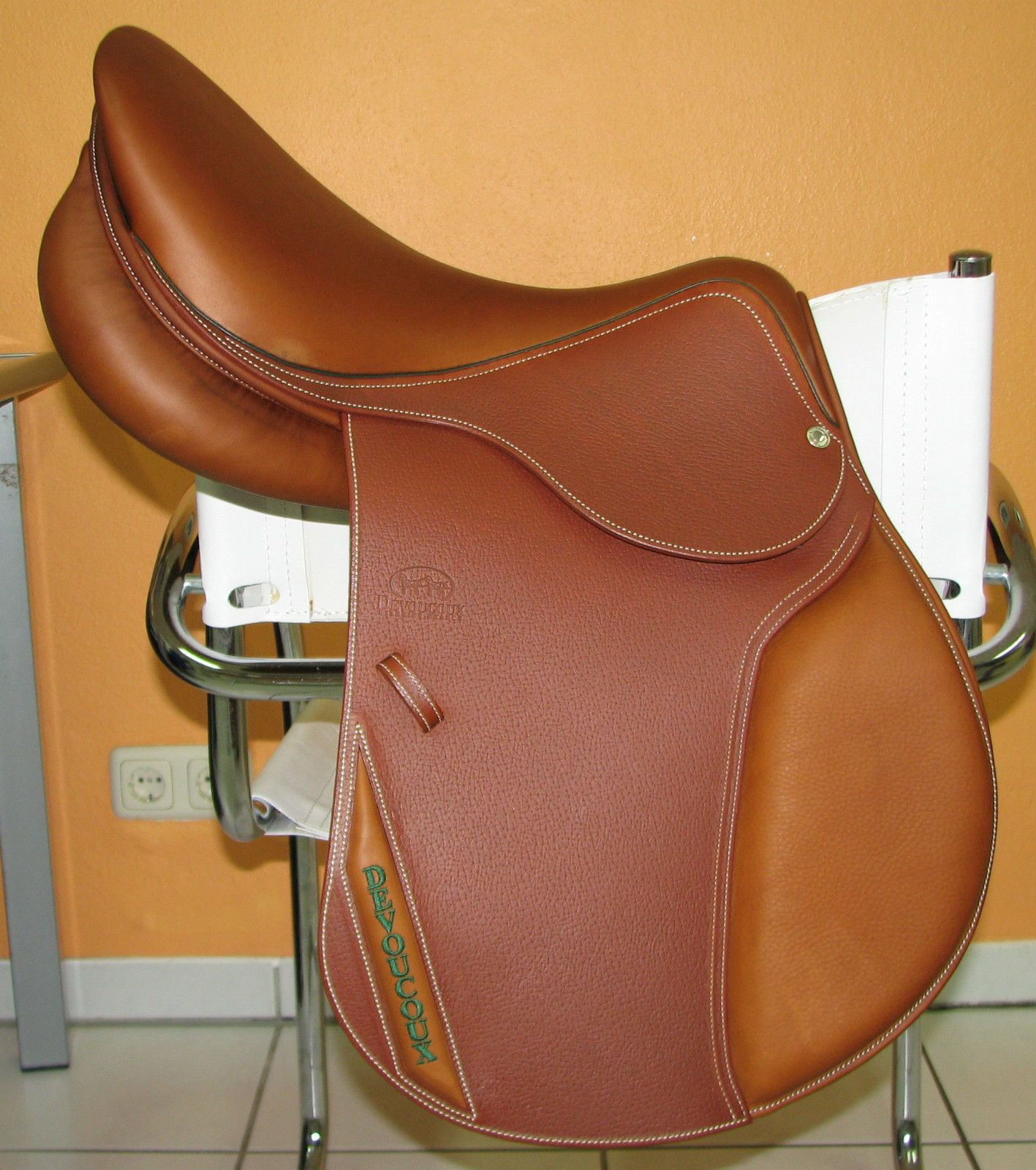 Professional Jumping Saddle – Premium Leather Saddle for Speed, Balance & Performance - Image 4