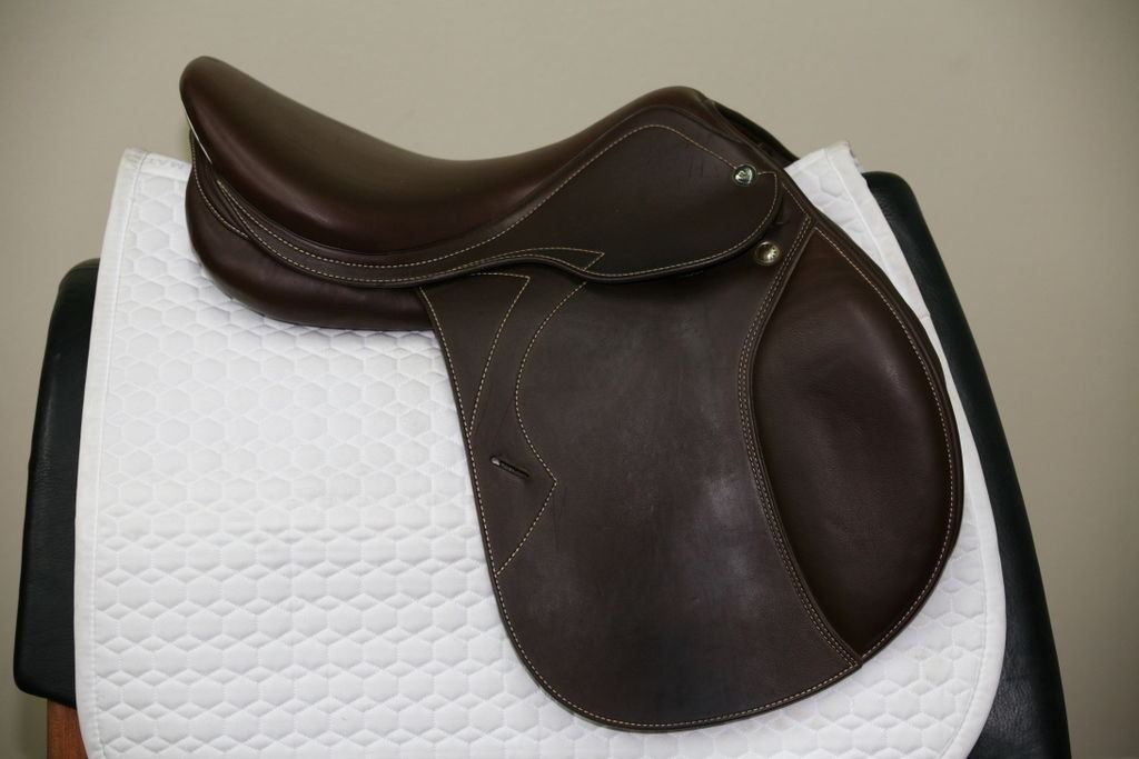 Professional Jumping Saddle – Premium Leather Saddle for Speed, Balance & Performance - Image 6